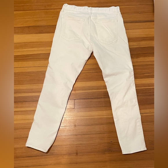 Old Navy Men’s White Slim Fit Jeans - Picture 4 of 9
